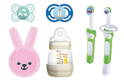 Abbildung von verschiedenen MAM Produkten Perfect Schnuller, Easy Start Anti-Colic Flasche, Oral Care Rabbit, MAM Zahnbürsten 