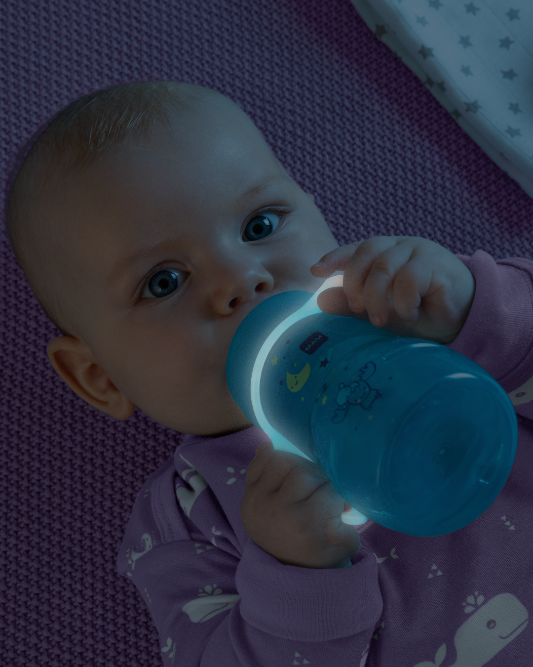 Copo MAM Trainer+ Night 220ml - Brilha no escuro! Copo MAM Trainer+ Night 220ml - Brilha no escuro!